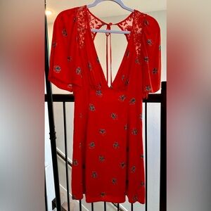 Free People Mockingbird Red Floral Flowy Mini Dress Size 4 🌺